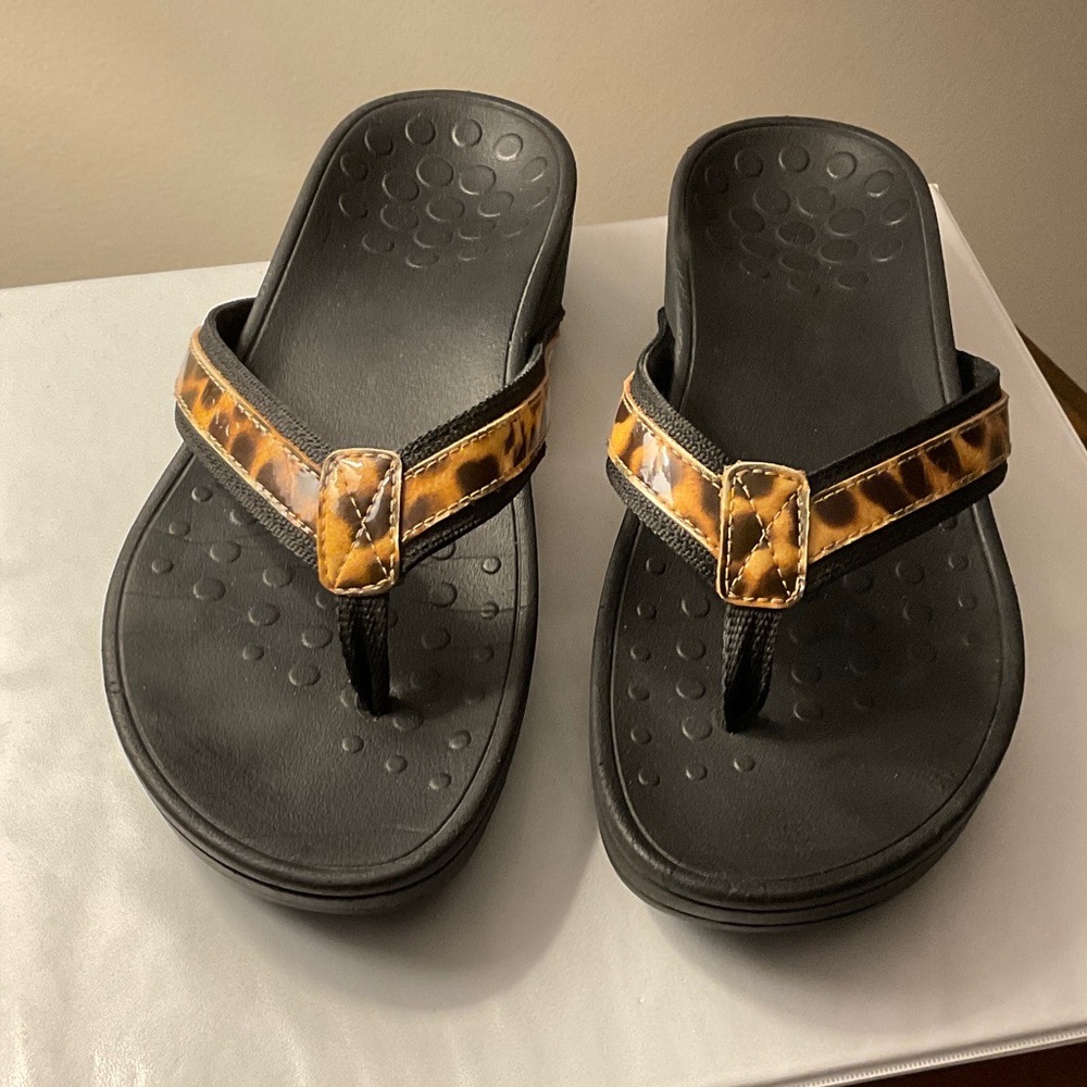Leopard Print Vionic Sandals